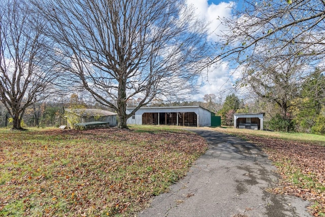 ranch-style house featuring an outdoor structure