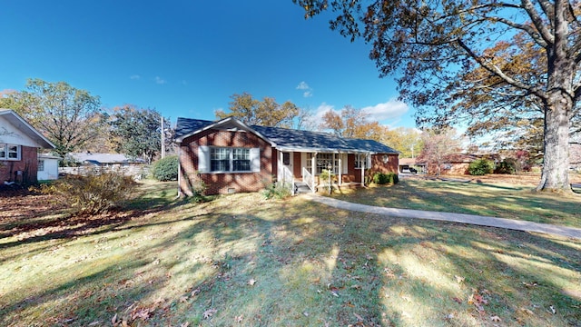 view of front of property with a front yard