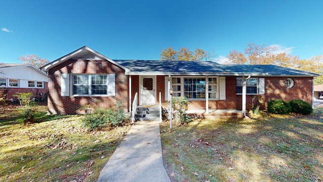 ranch-style house featuring a front lawn