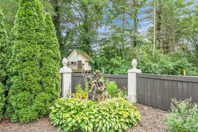 view of yard featuring fence