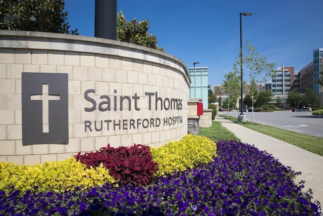 view of community / neighborhood sign