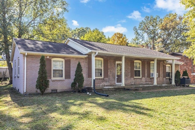 ranch-style home featuring a front lawn and a porch