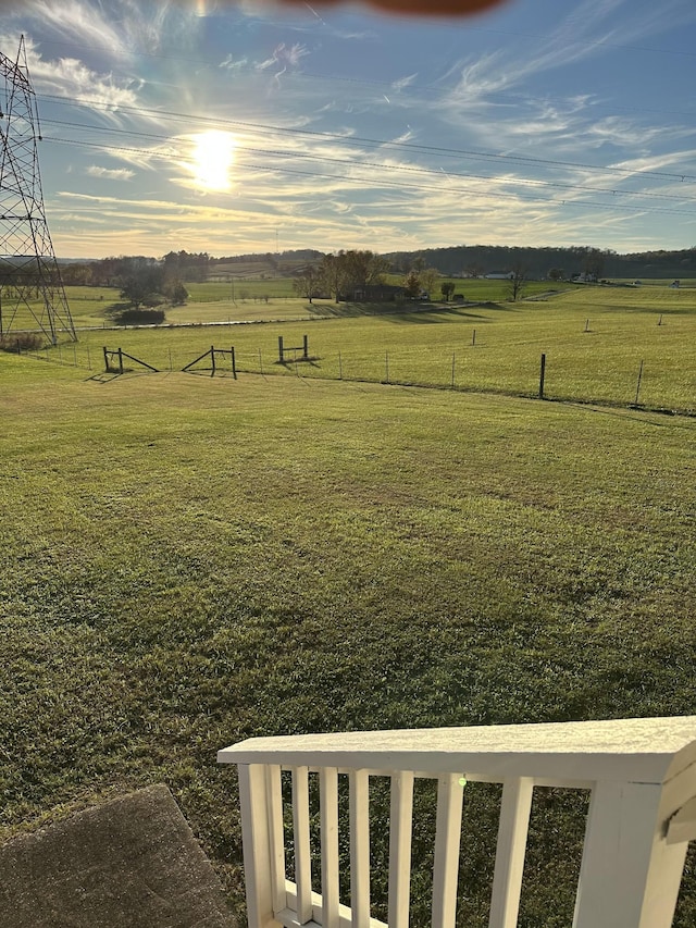 view of yard featuring a rural view