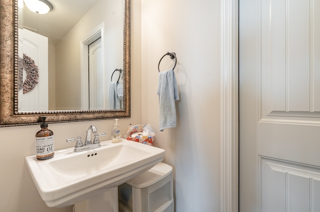 bathroom with sink