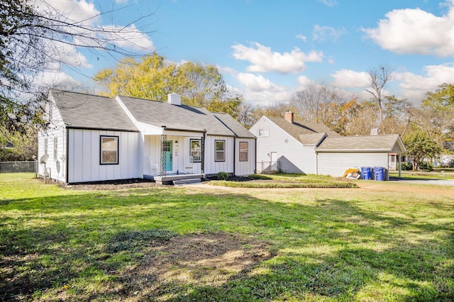 view of front of house featuring a front yard