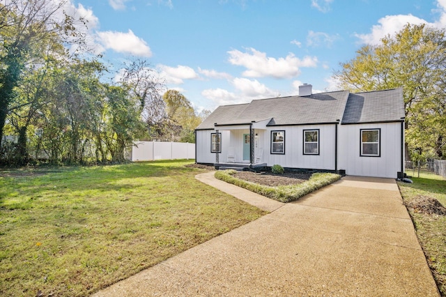 view of front of house with a front lawn