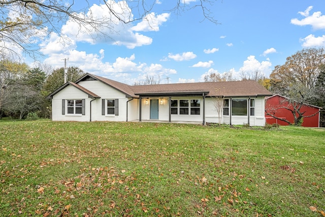 view of front facade with a front yard