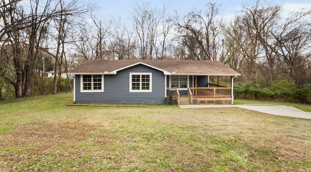 view of front facade with a front lawn and covered porch