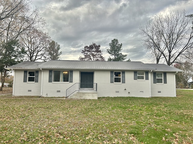 view of front facade with a front yard