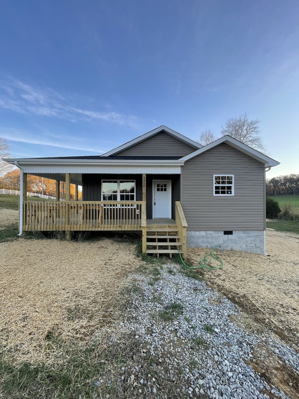 view of front of property featuring covered porch