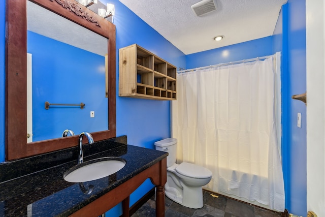 full bathroom with a textured ceiling, toilet, shower / bath combo with shower curtain, and sink