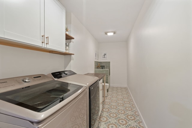 laundry room featuring cabinets and independent washer and dryer