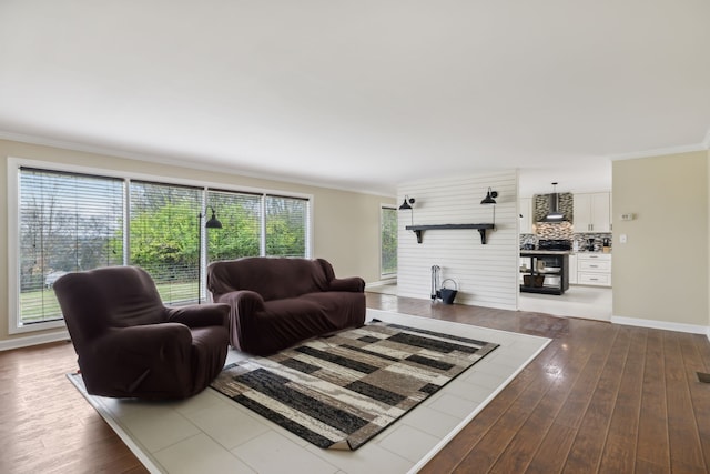 living room featuring plenty of natural light, light hardwood / wood-style floors, and ornamental molding