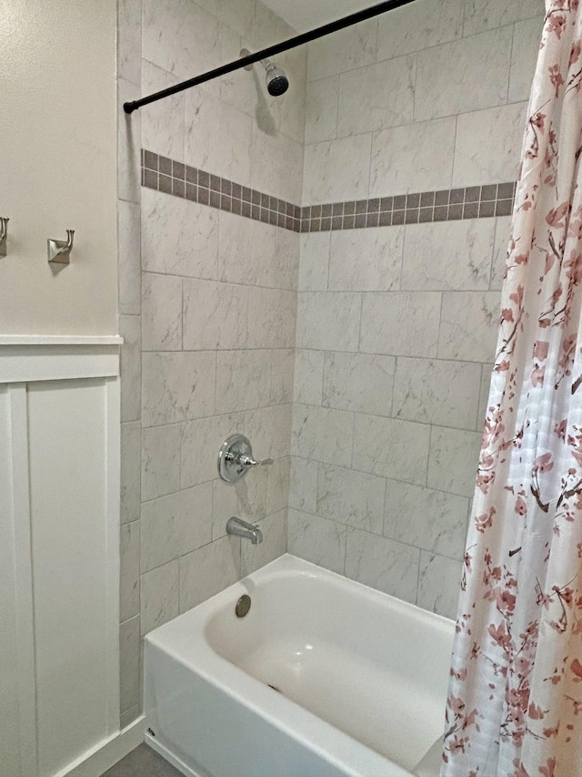 bathroom featuring shower / tub combo