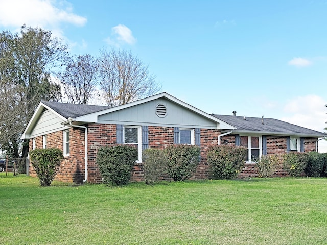 view of front of house with a front yard