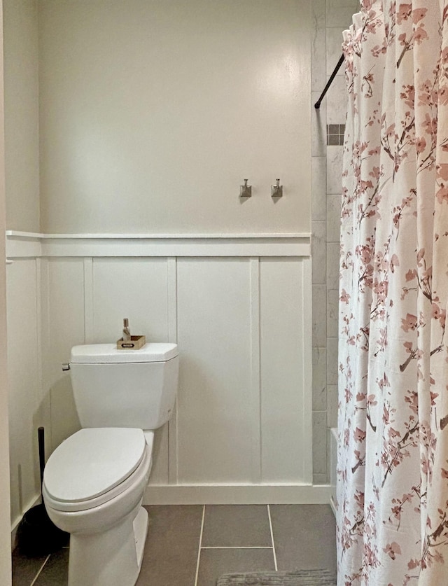 bathroom with toilet, tile patterned floors, and shower / bathtub combination with curtain