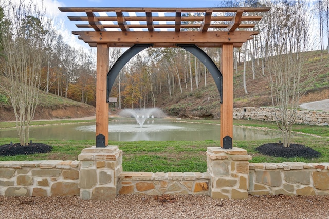 view of yard featuring a water view