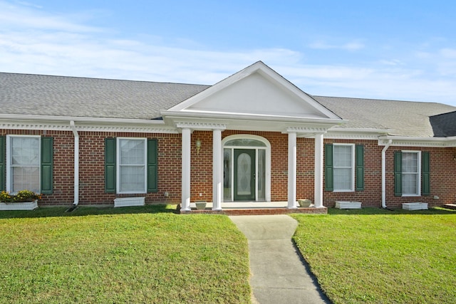 view of front of property with a front yard