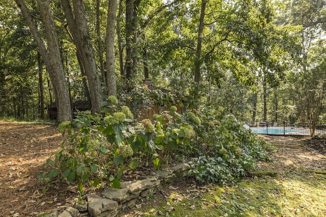 view of yard featuring a fenced in pool