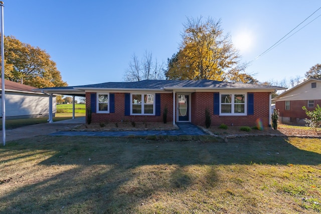 ranch-style house featuring a front lawn and a carport