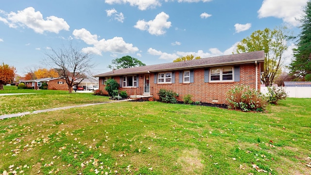 ranch-style house featuring a front yard