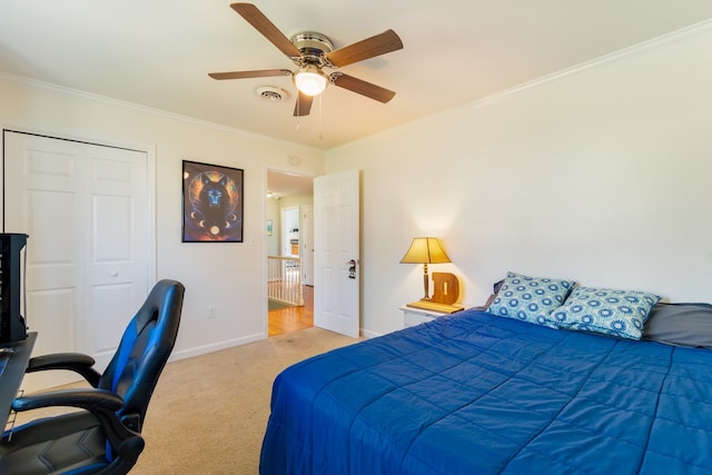 bedroom featuring crown molding, a closet, ceiling fan, and carpet flooring