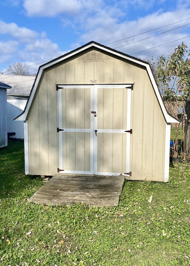 view of outdoor structure with a lawn