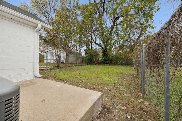 view of yard with a patio