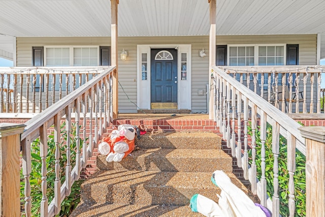 entrance to property featuring covered porch