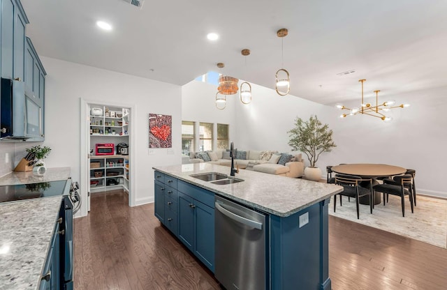 kitchen featuring a center island with sink, blue cabinets, sink, dark hardwood / wood-style flooring, and stainless steel appliances