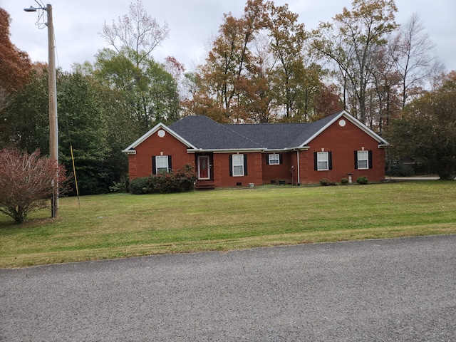 single story home featuring a front lawn