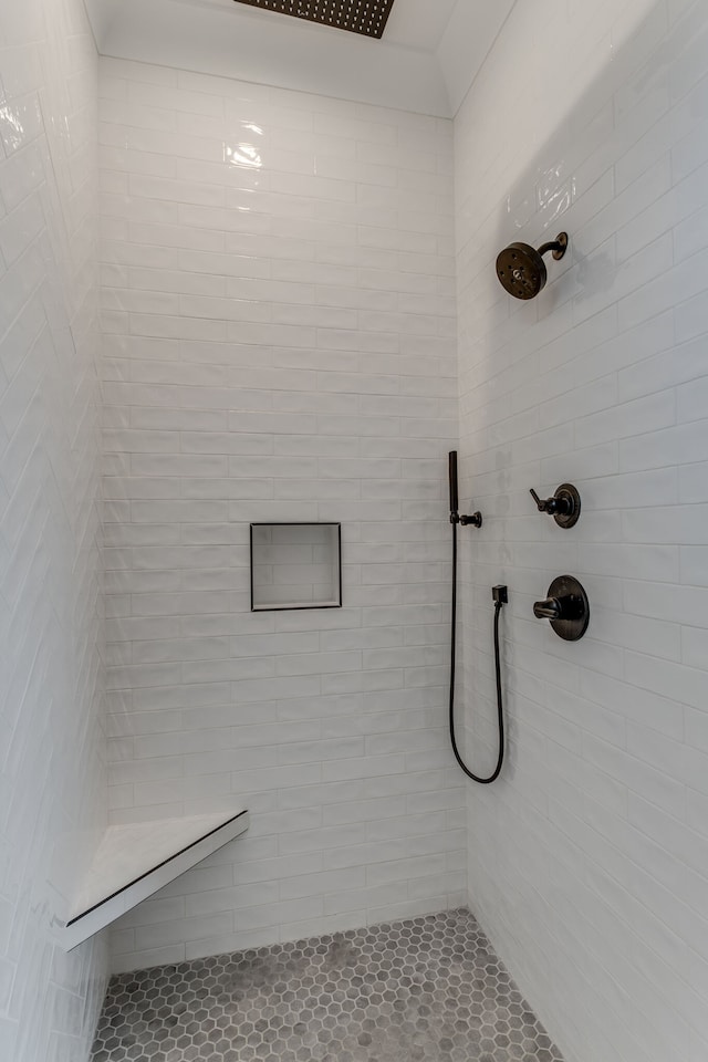 bathroom featuring tiled shower