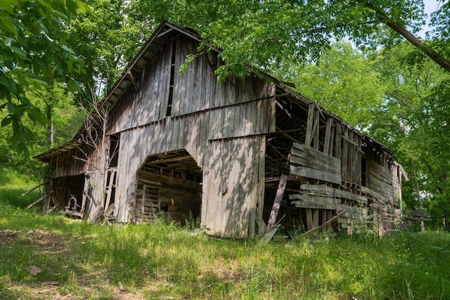 view of outdoor structure