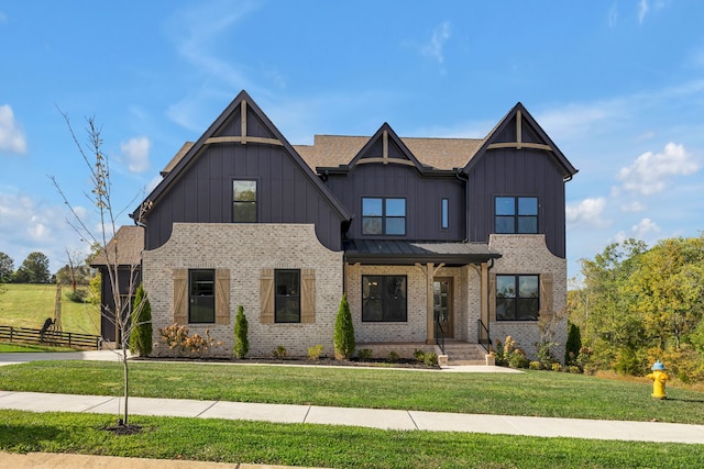 view of front of home featuring a front lawn