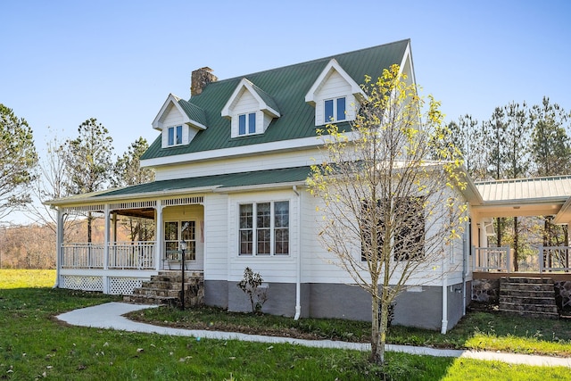 view of front of property with covered porch and a front lawn