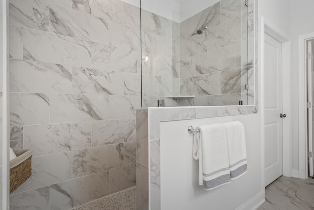 bathroom featuring a tile shower