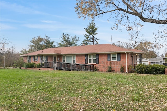 ranch-style home featuring a front lawn