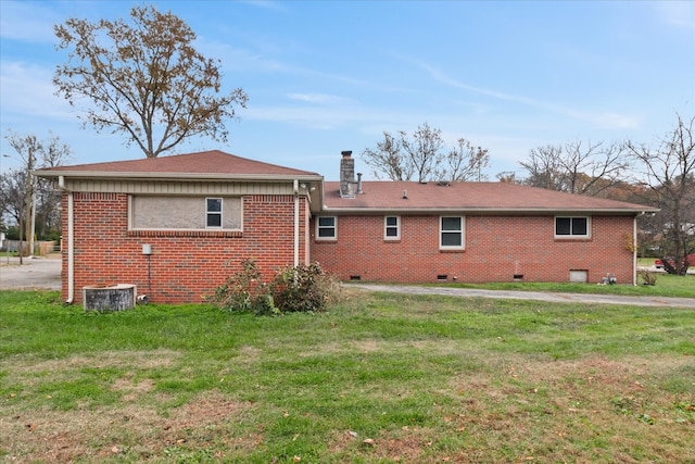 back of house with a lawn