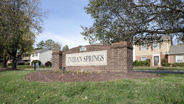 community sign featuring a yard