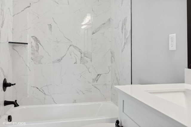 bathroom with vanity and tiled shower / bath