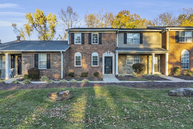 view of front of home featuring a front yard