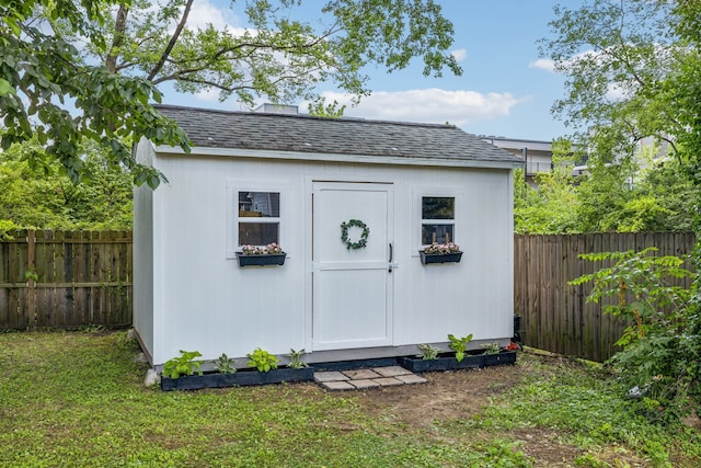 view of outdoor structure featuring a yard