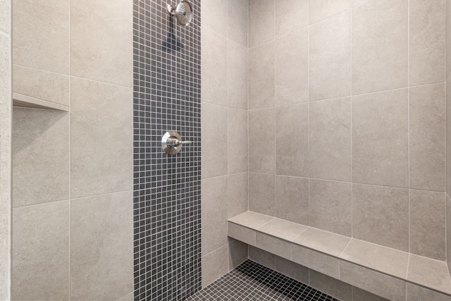 bathroom featuring tiled shower