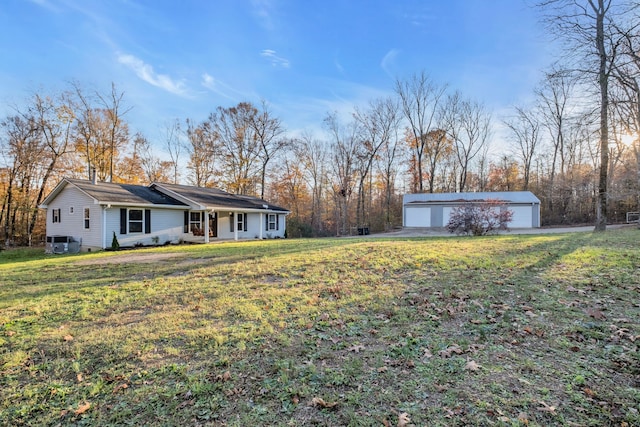 view of yard featuring an outdoor structure and a garage