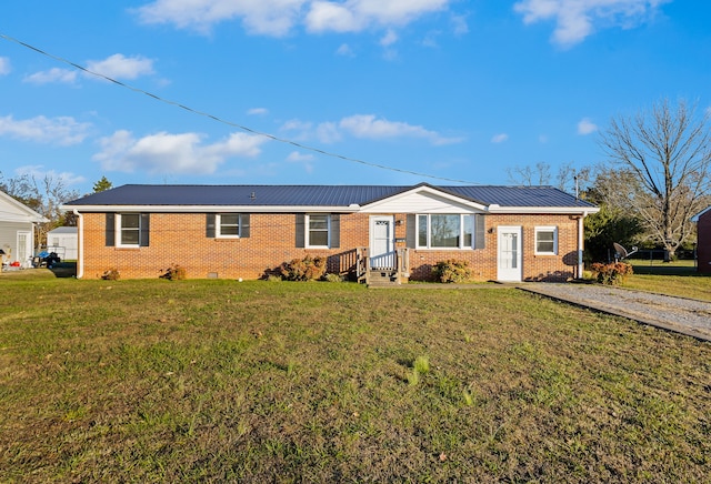 ranch-style house featuring a front yard