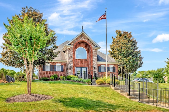 view of front of home featuring a front yard