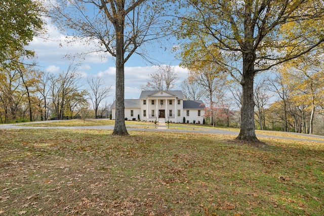 view of front of property with a front lawn