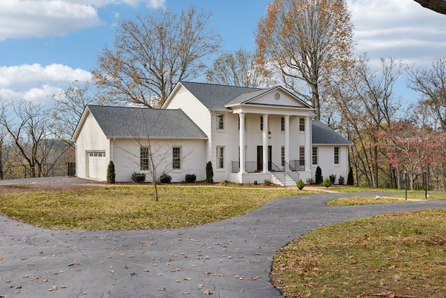 view of front of house with a front lawn and a garage