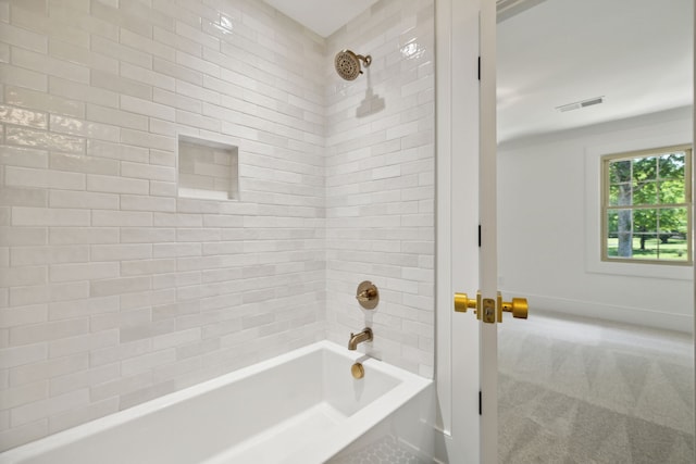 bathroom featuring tiled shower / bath combo