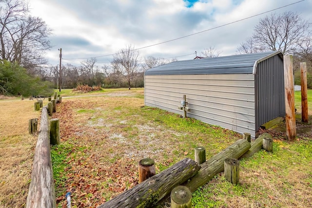 view of yard with a storage unit